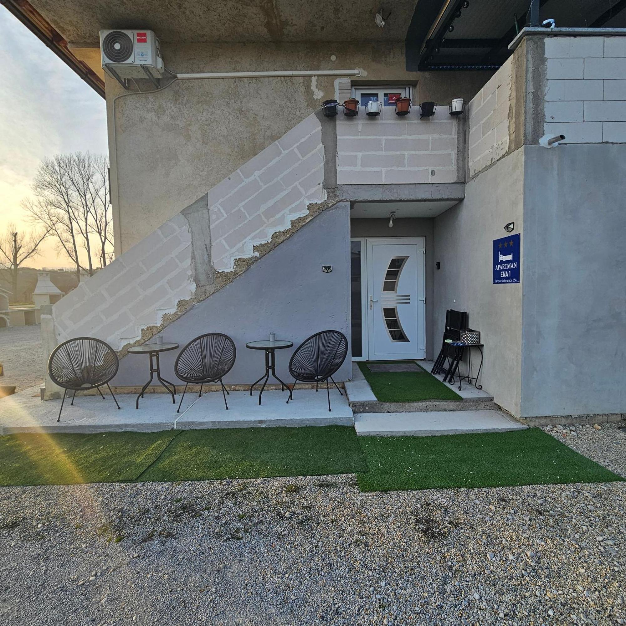 Ena1 & Ena2 -Big Free Parking Karlovac Eksteriør bilde